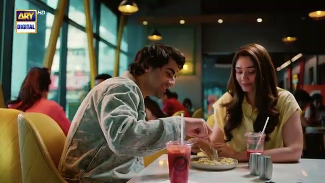 Dar-e-Nijaat drama cast: Zaryab and Zamil in a cafe scene