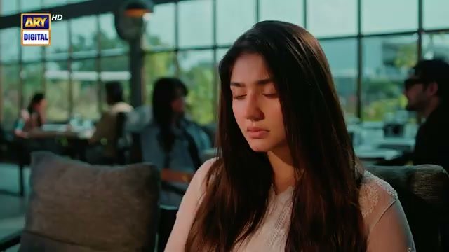 Zaryab in a cafe scene from Dar-e-Nijaat Episode 15